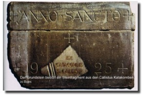 Der Grundstein besitzt ein Steinfragment aus den Callistus Katakomben in Rom